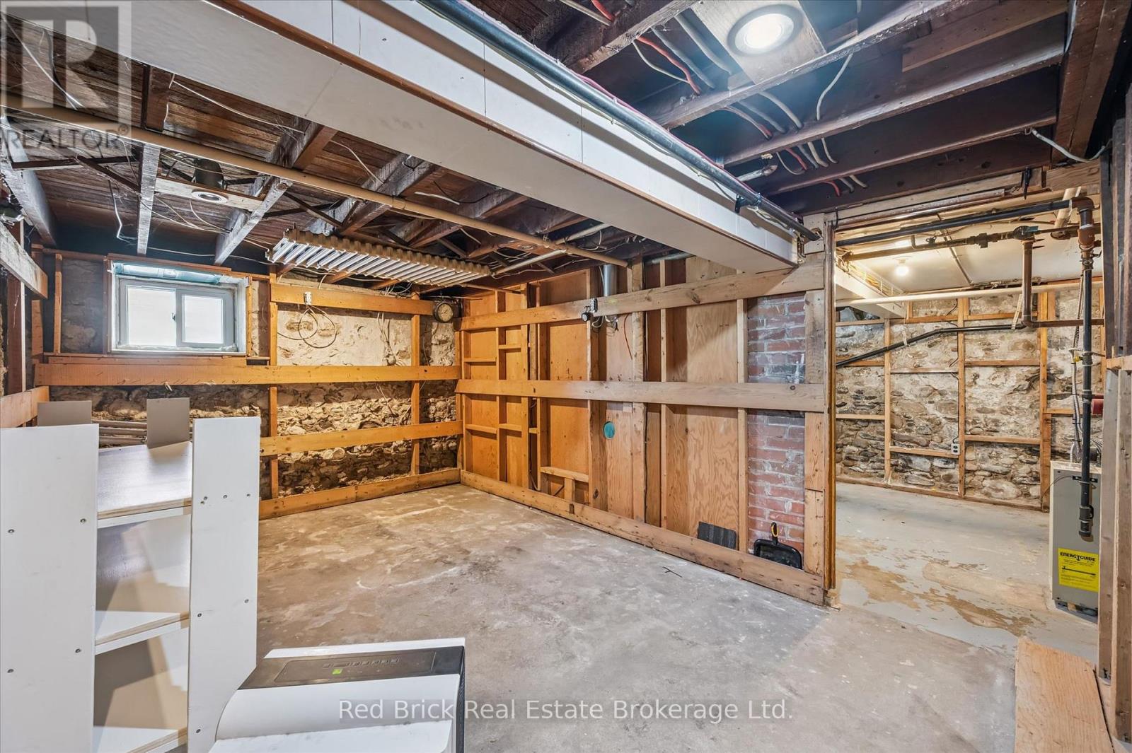 241 VICTORIA ROAD S - 22