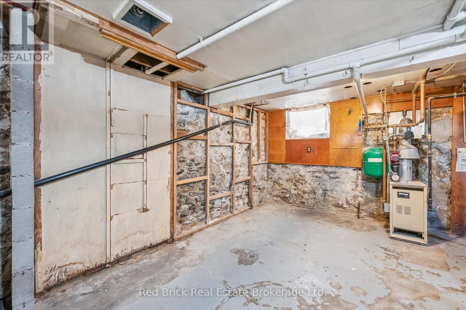 241 VICTORIA ROAD S - 24