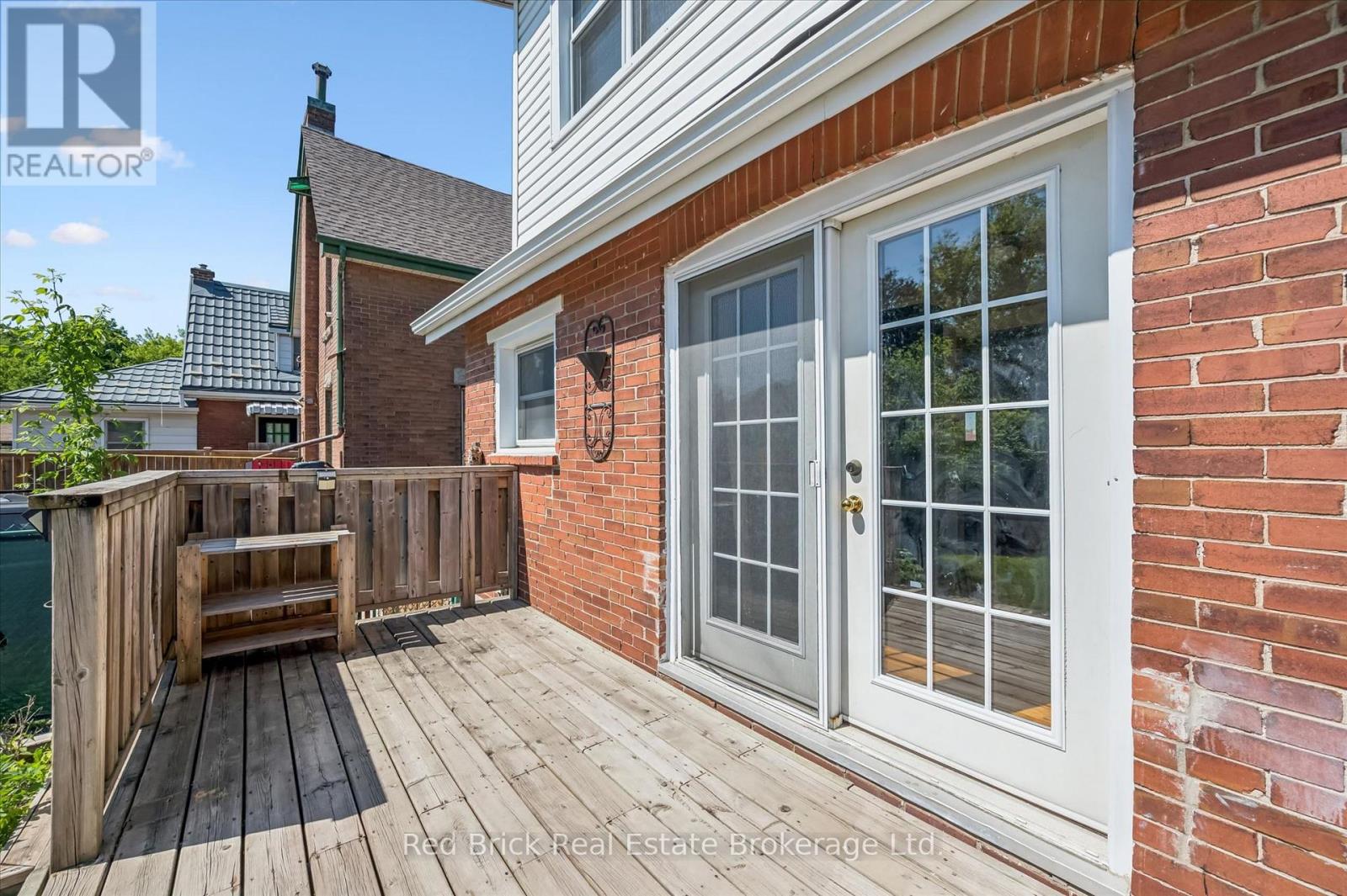 241 VICTORIA ROAD S - 25