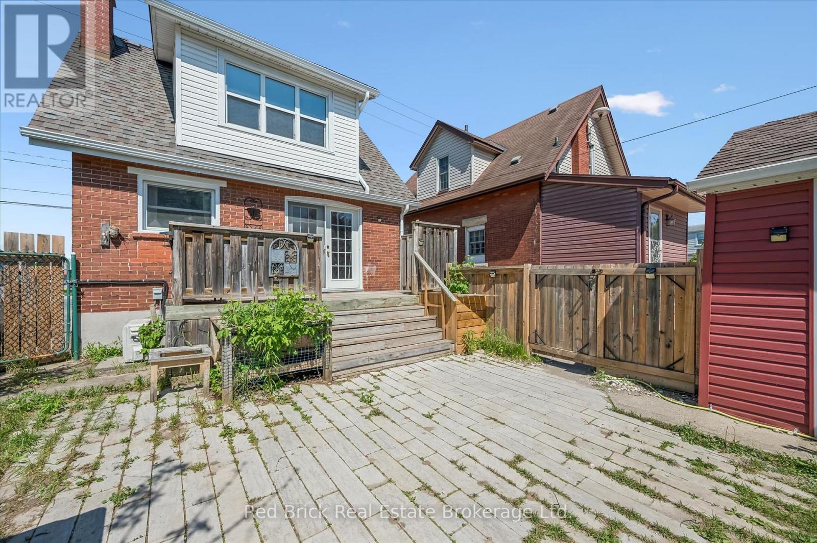 241 VICTORIA ROAD S - 27