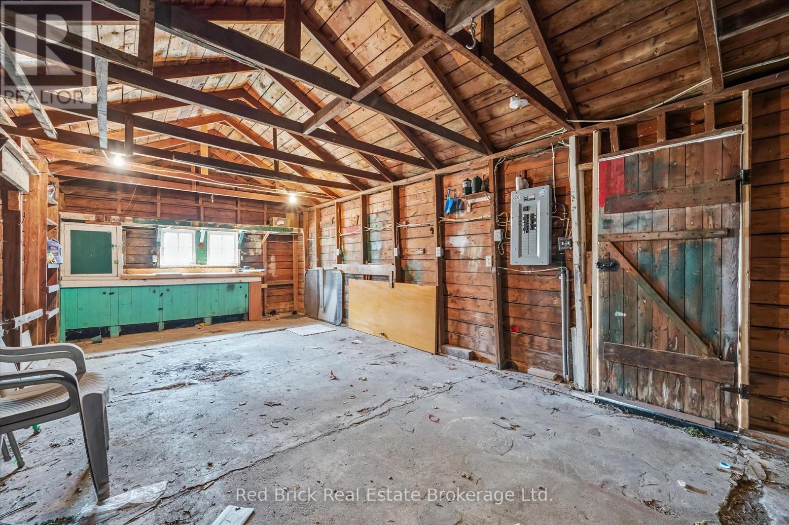 241 VICTORIA ROAD S - 33