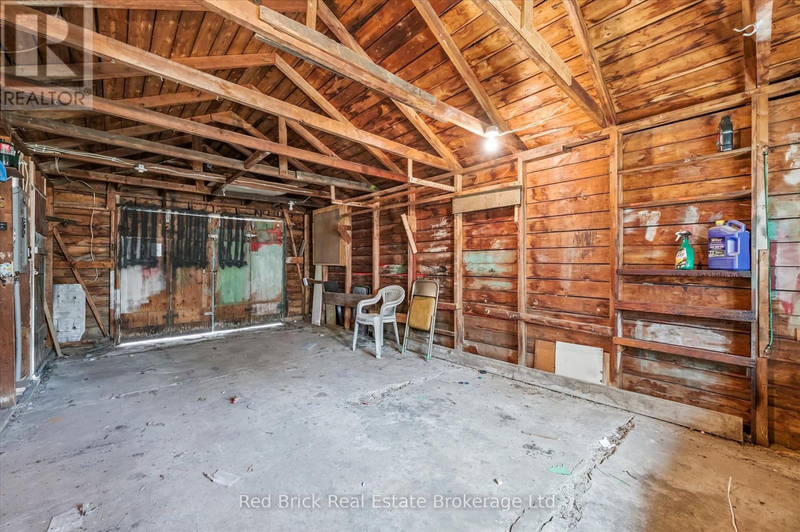 241 VICTORIA ROAD S - 34