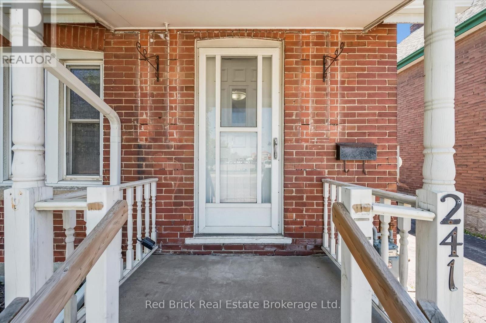 241 VICTORIA ROAD S - 4