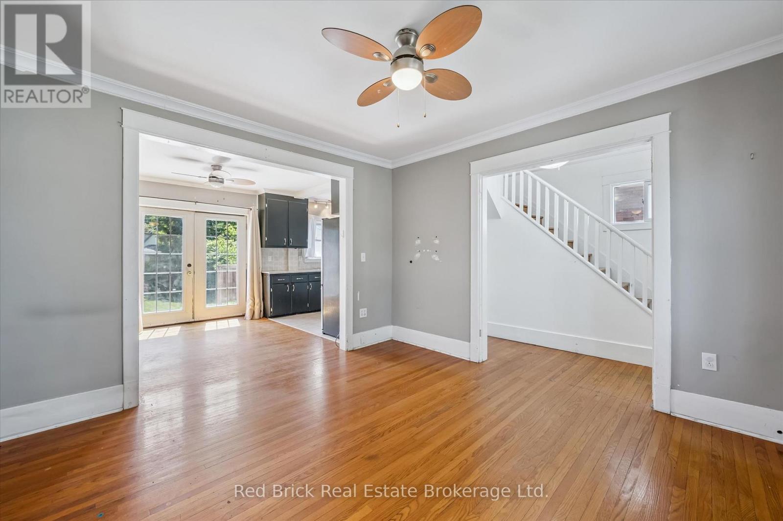 241 VICTORIA ROAD S - 8