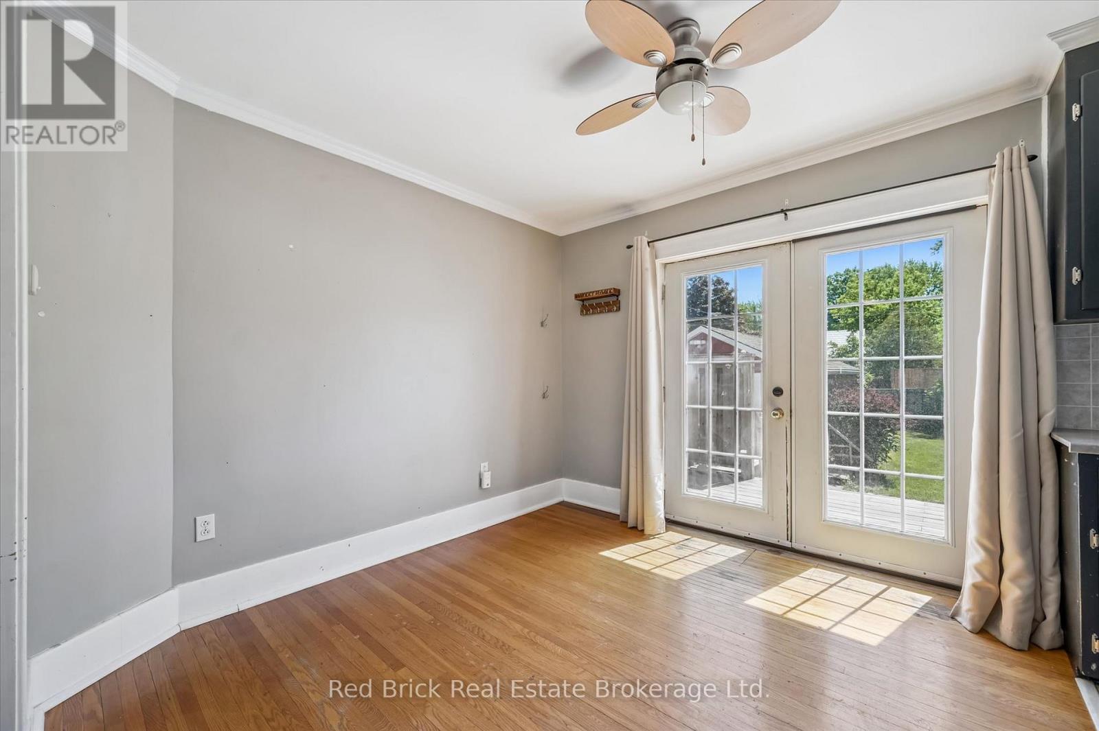 241 VICTORIA ROAD S - 9