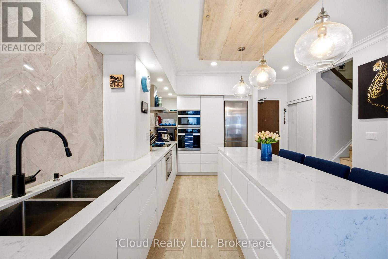 #PH16 650 SHEPPARD AVENUE E - 12