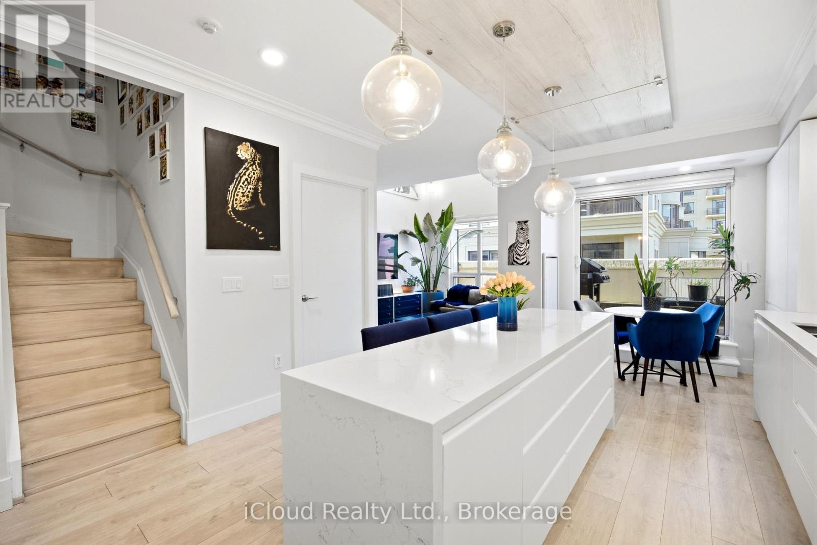 #PH16 650 SHEPPARD AVENUE E - 13