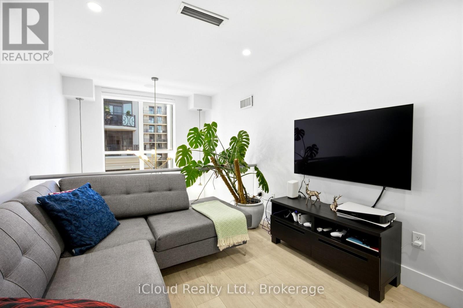 #PH16 650 SHEPPARD AVENUE E - 27