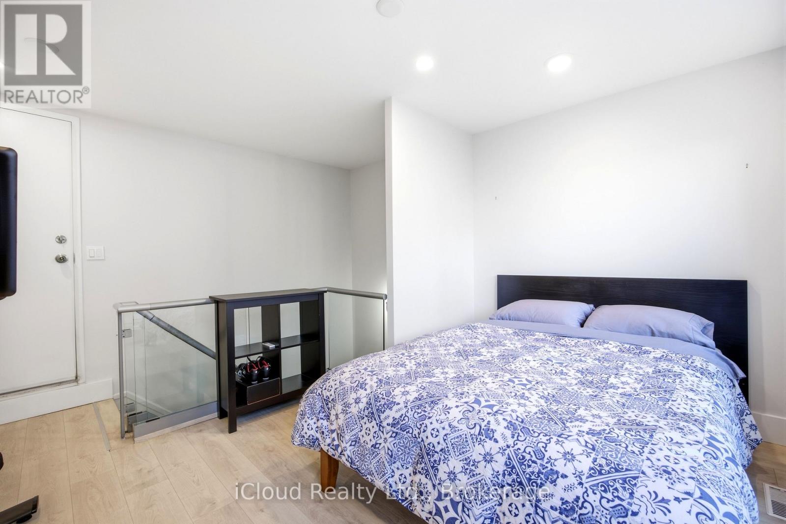 #PH16 650 SHEPPARD AVENUE E - 33
