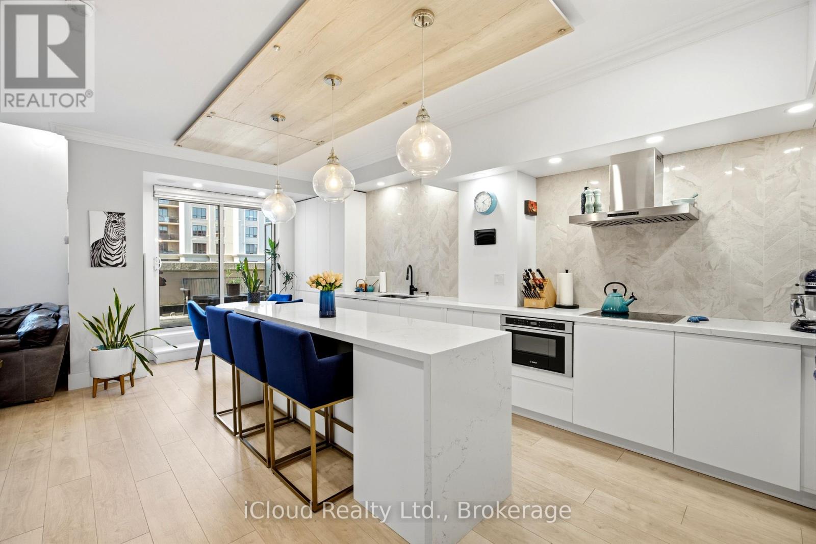 #PH16 650 SHEPPARD AVENUE E - 7