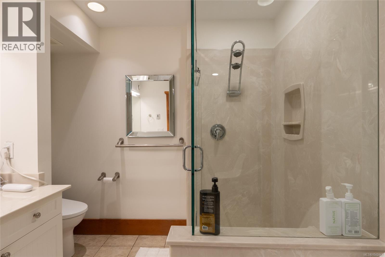1 338 Dallas Road, Victoria