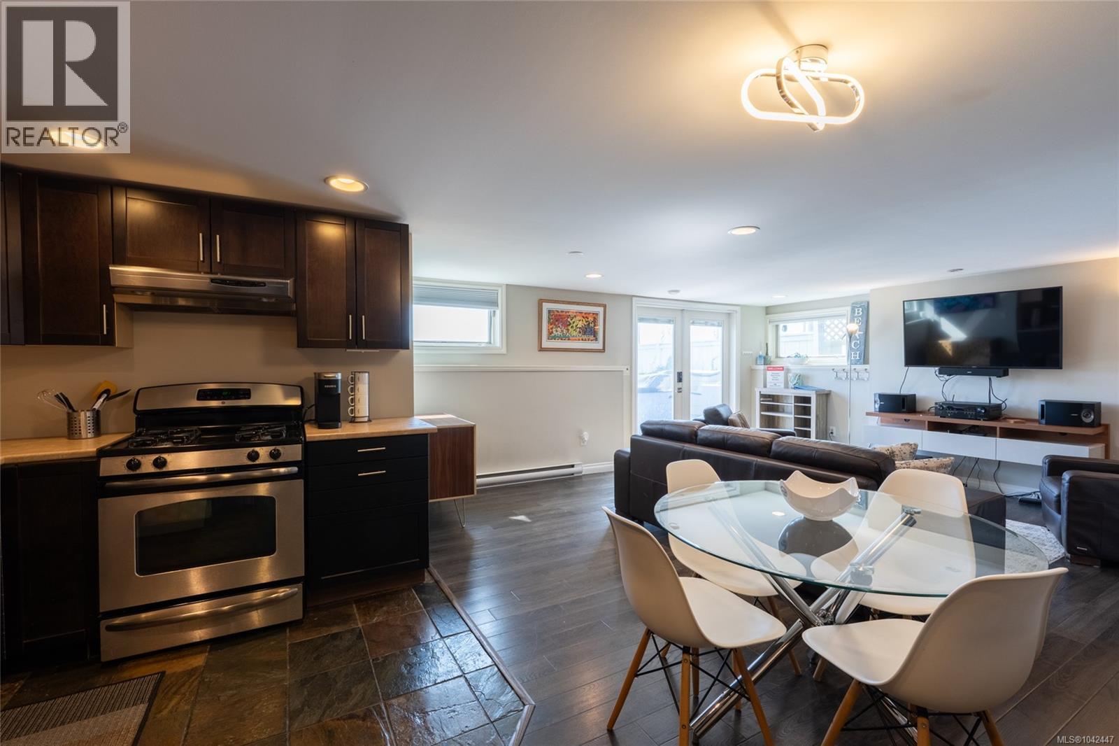 1 338 Dallas Road, Victoria