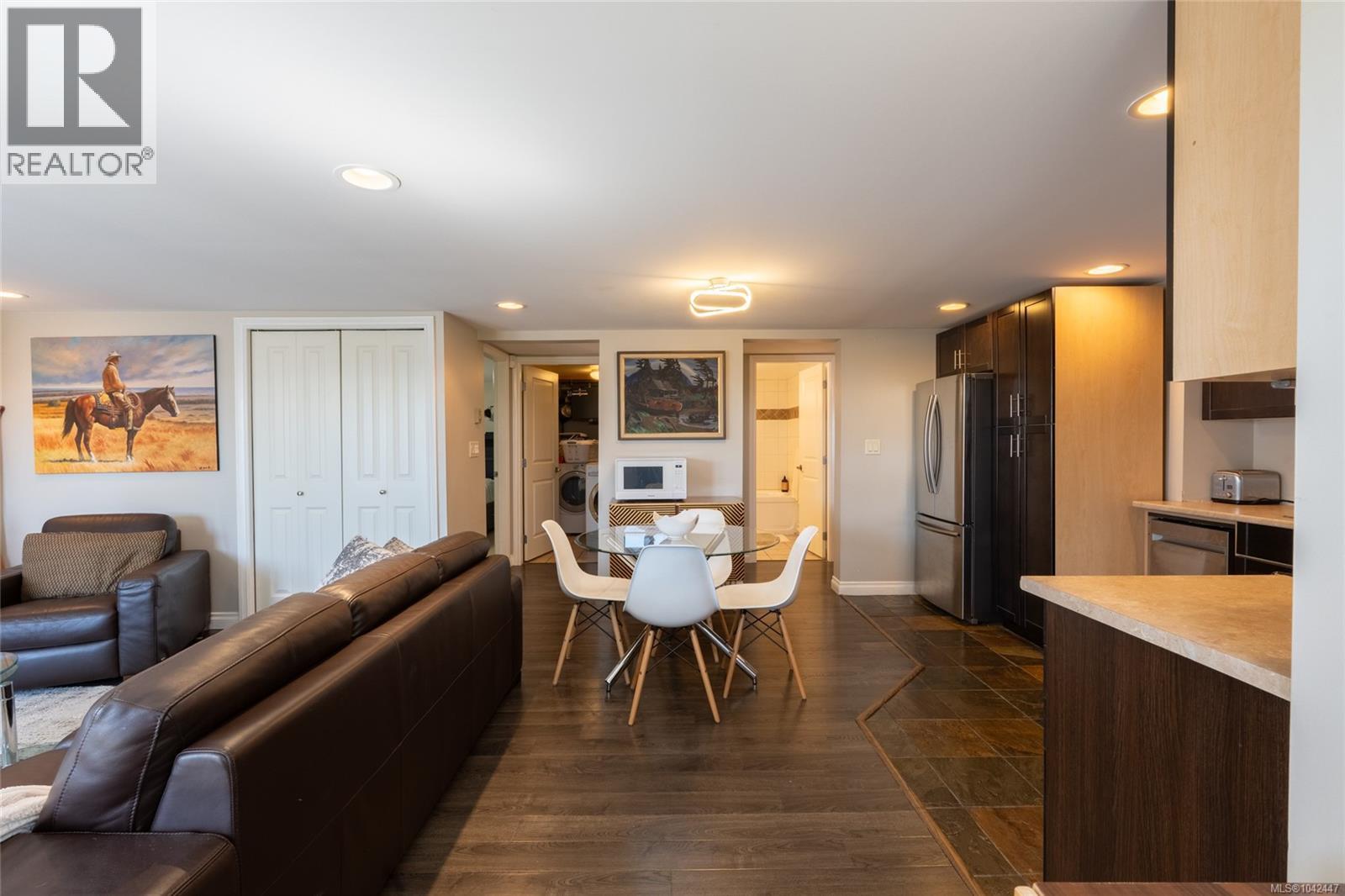 1 338 Dallas Road, Victoria