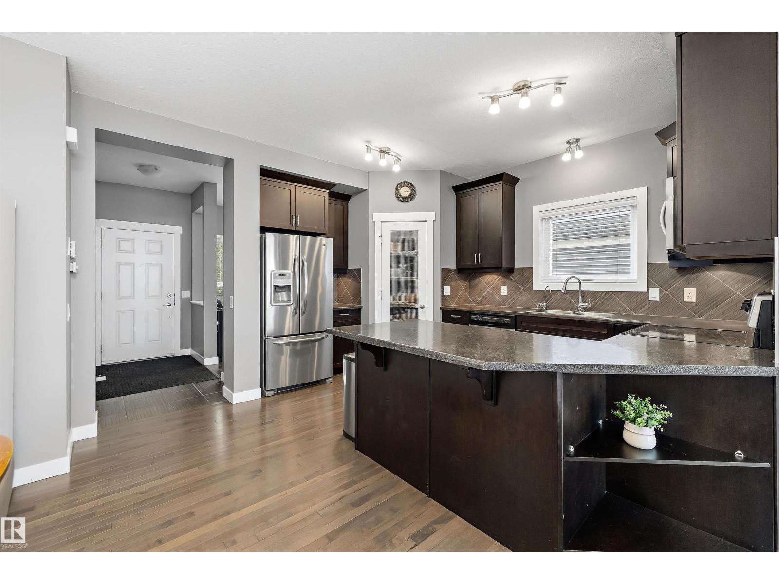 7212 23 AV SW - 11