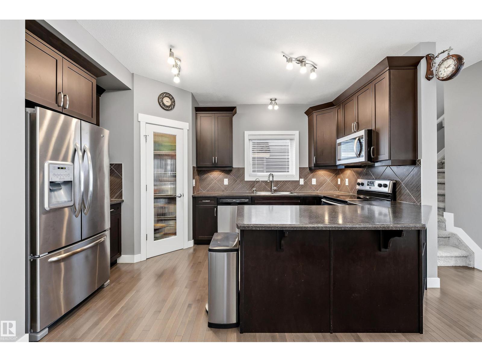 7212 23 AV SW - 12