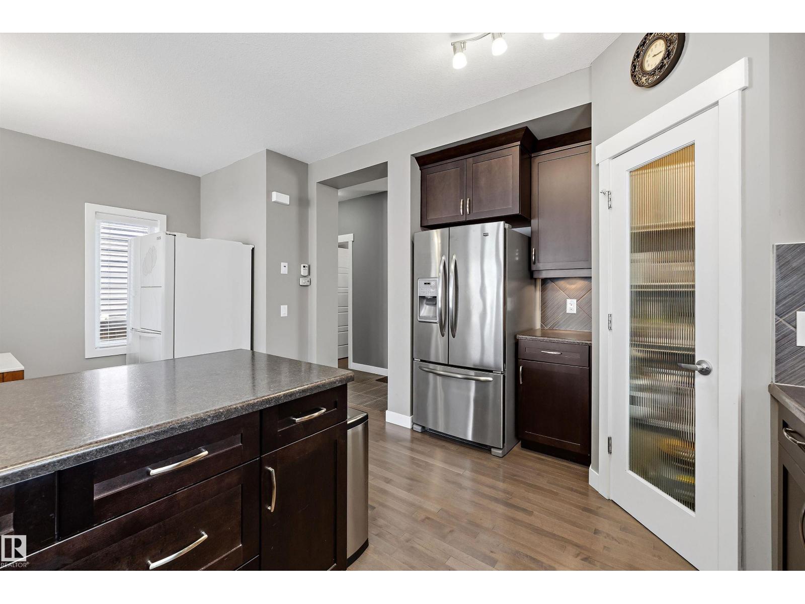 7212 23 AV SW - 14