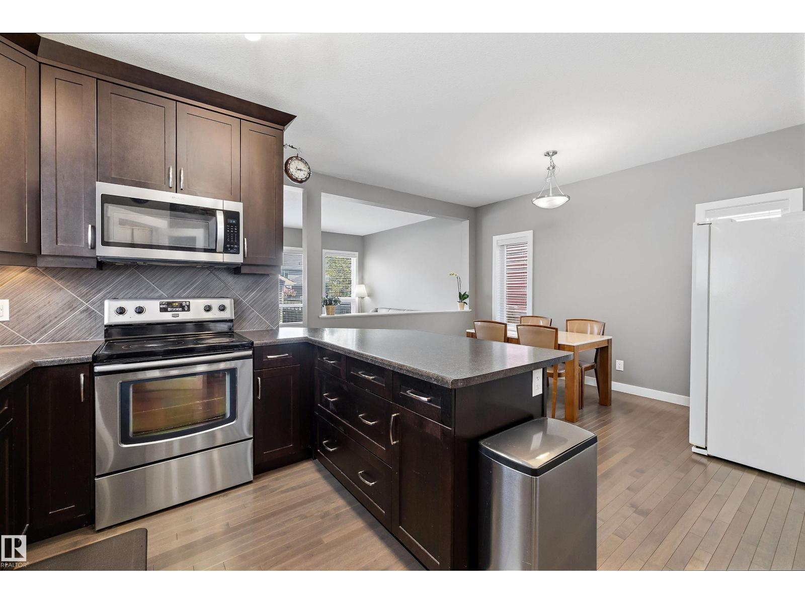7212 23 AV SW - 15