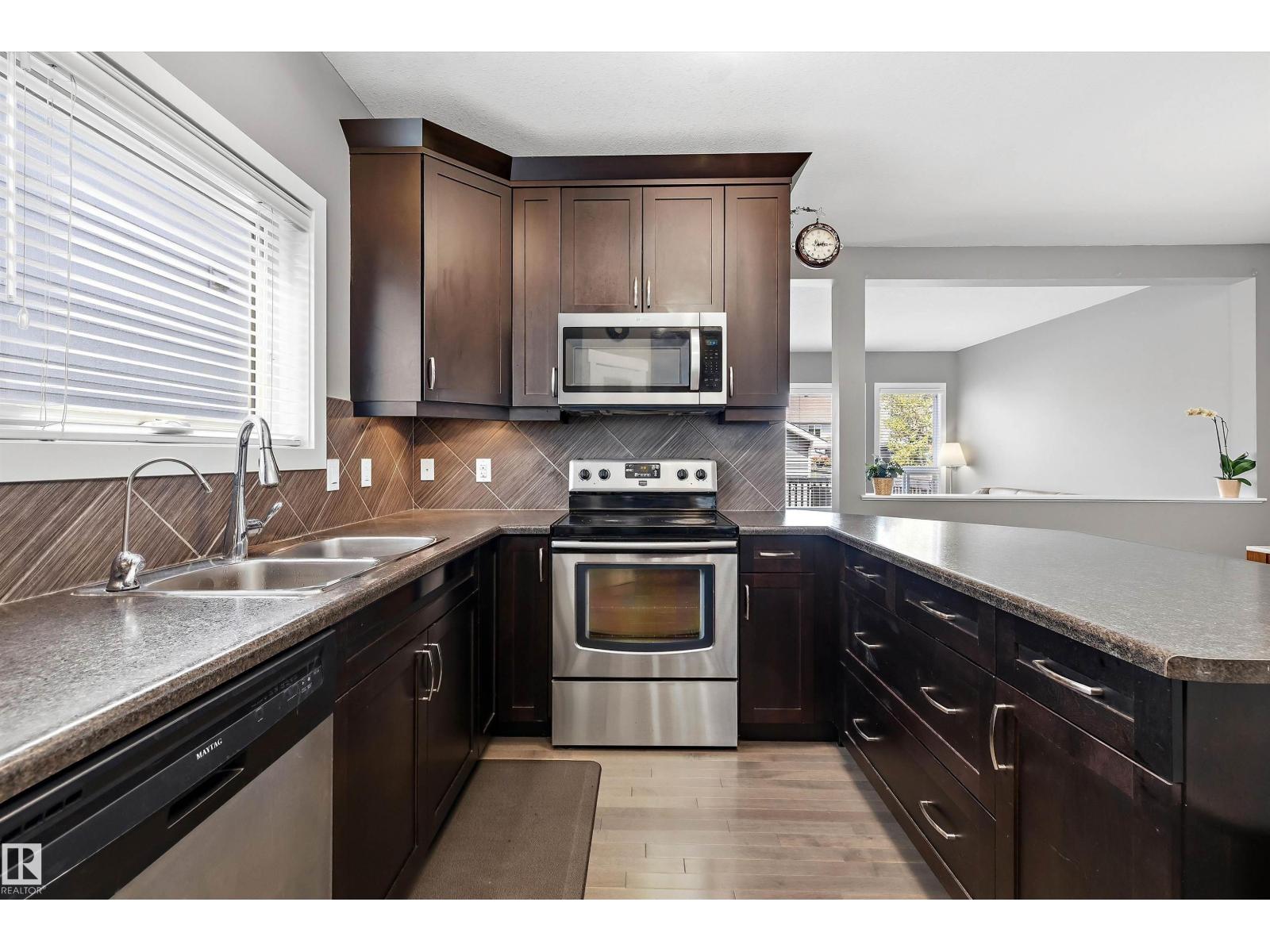7212 23 AV SW - 16