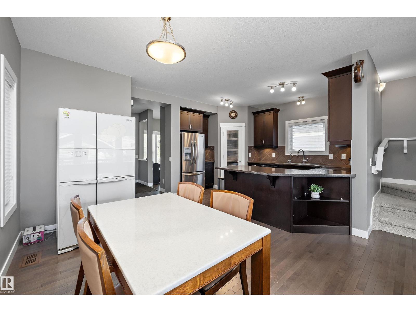 7212 23 AV SW - 19