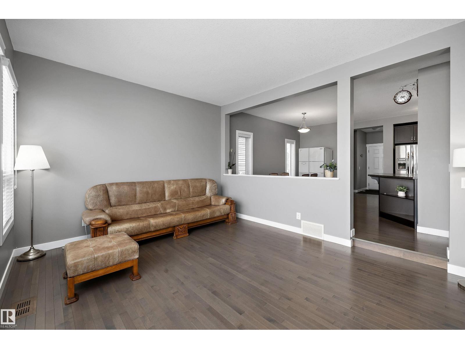 7212 23 AV SW - 20