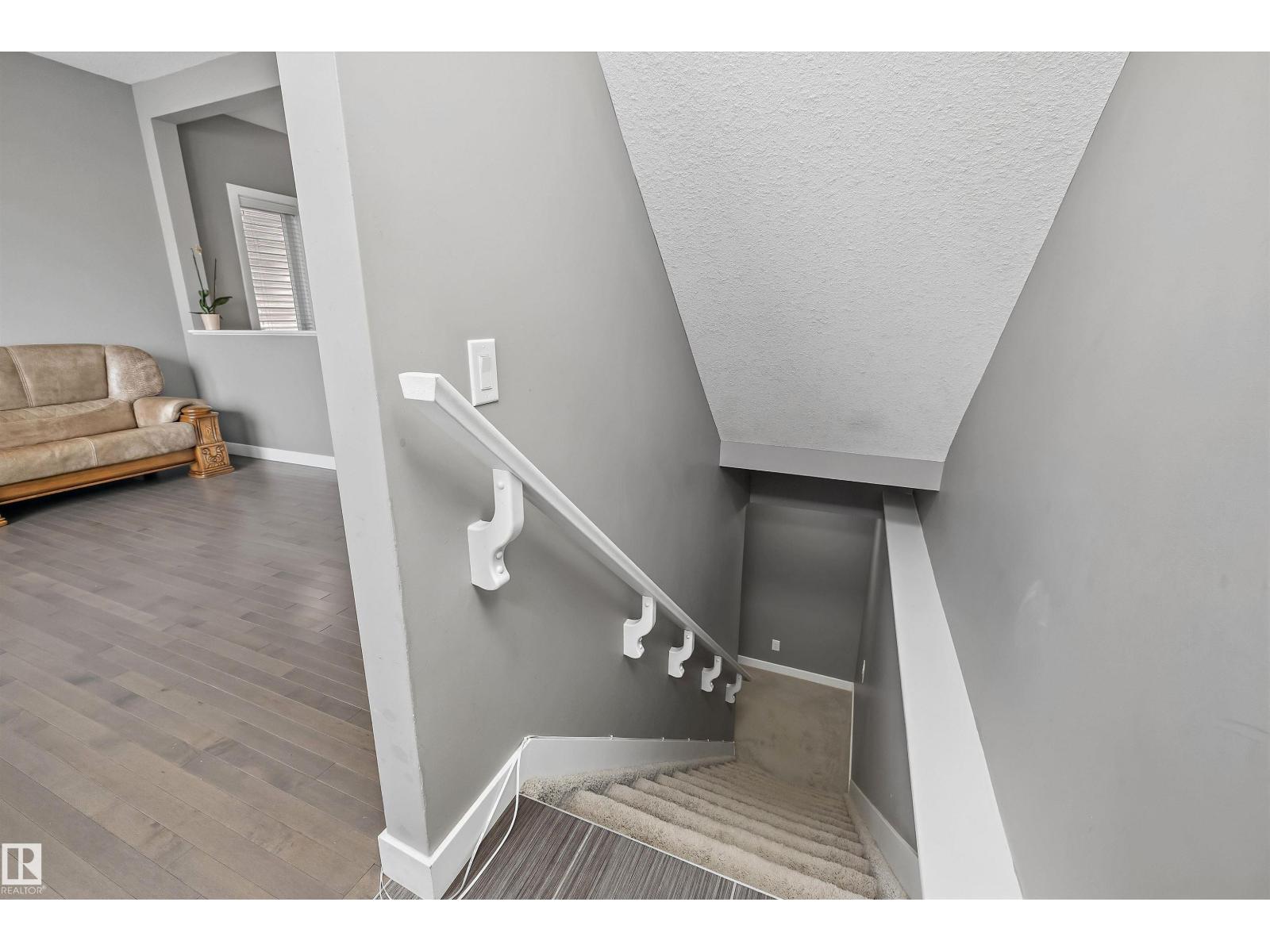 7212 23 AV SW - 25