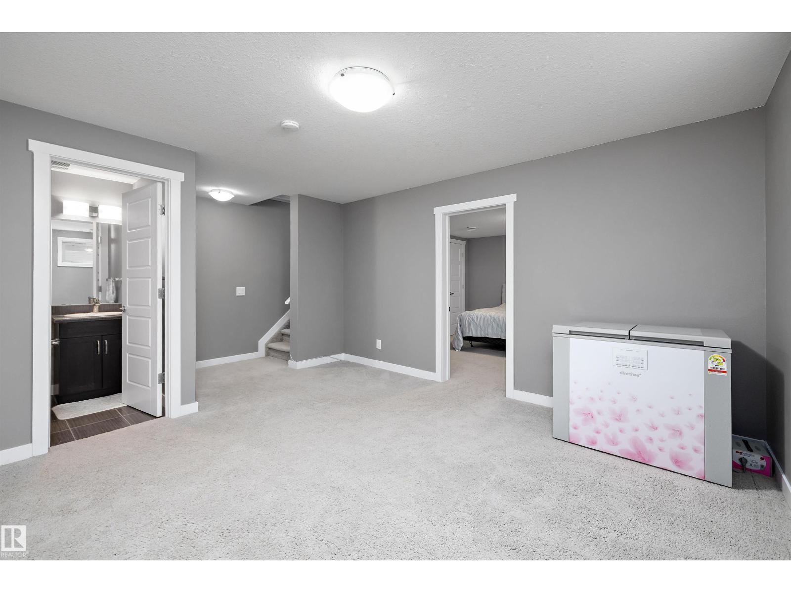 7212 23 AV SW - 26