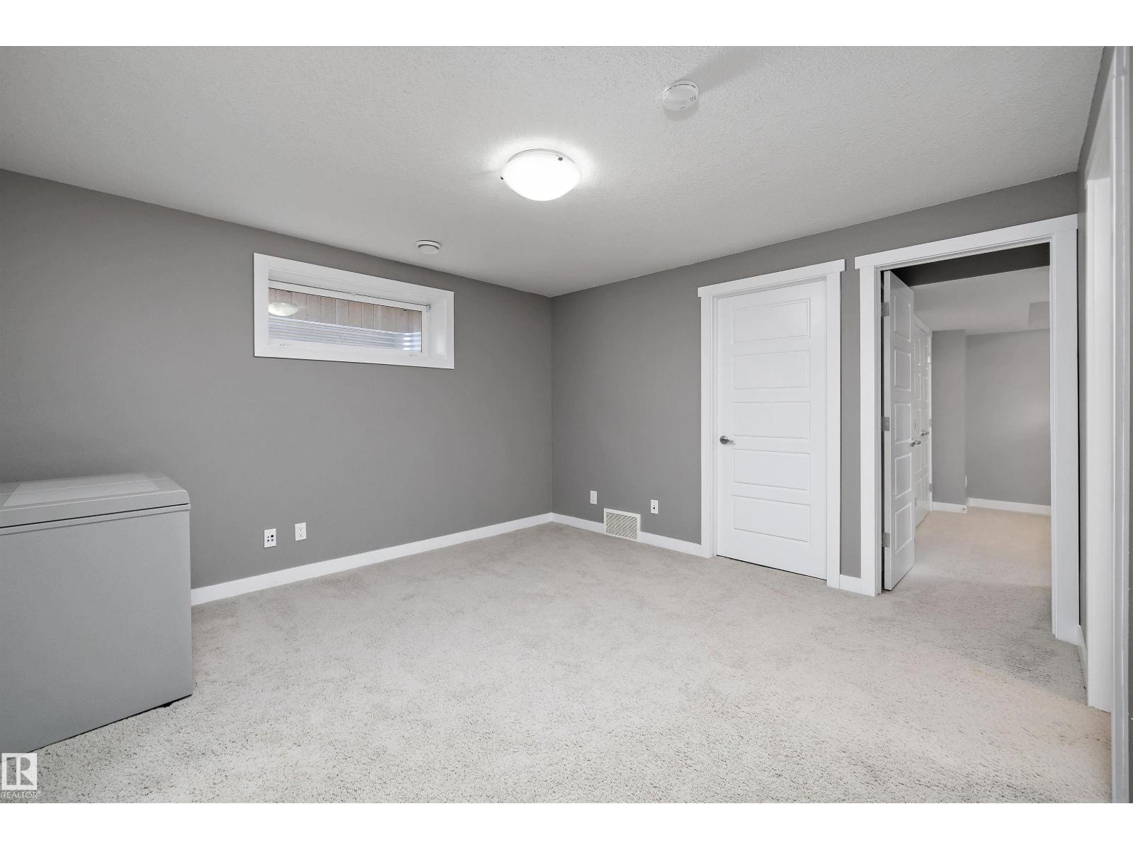 7212 23 AV SW - 27