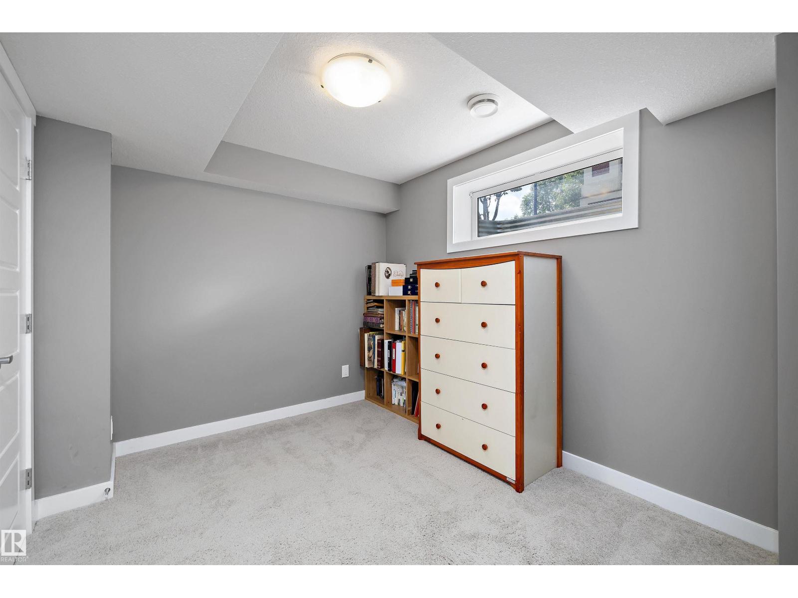 7212 23 AV SW - 29