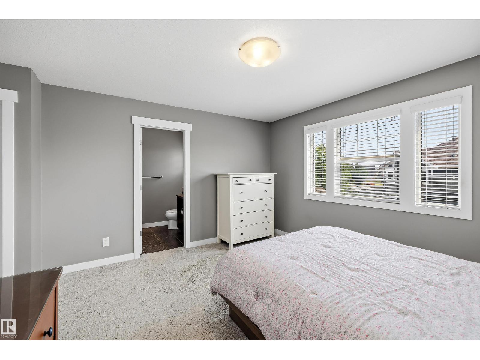 7212 23 AV SW - 44