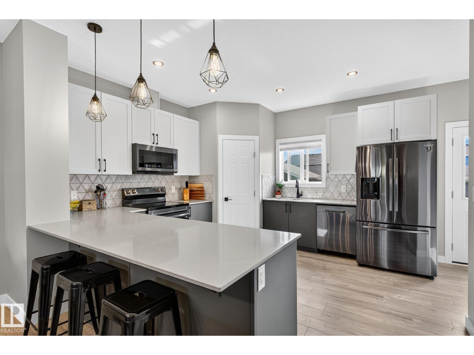 16635 30 AV SW - 11