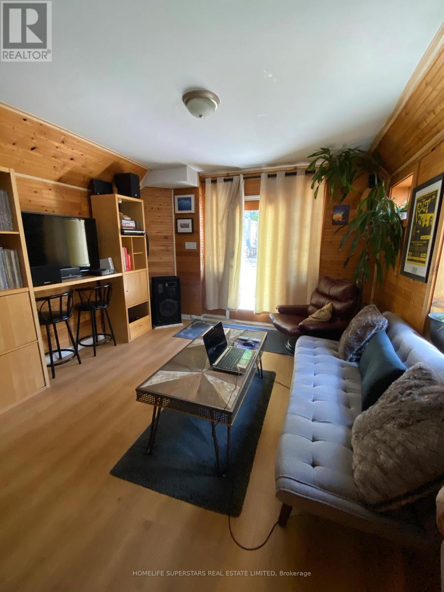 1263 WOODBINE AVENUE - 7
