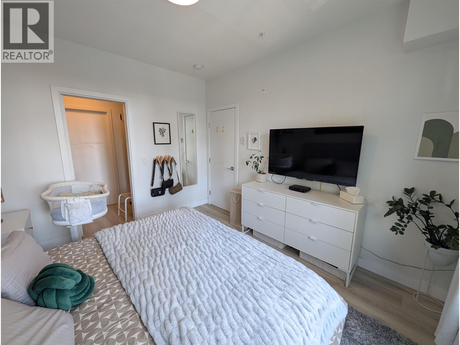 409 603 REGAN AVENUE, Coquitlam