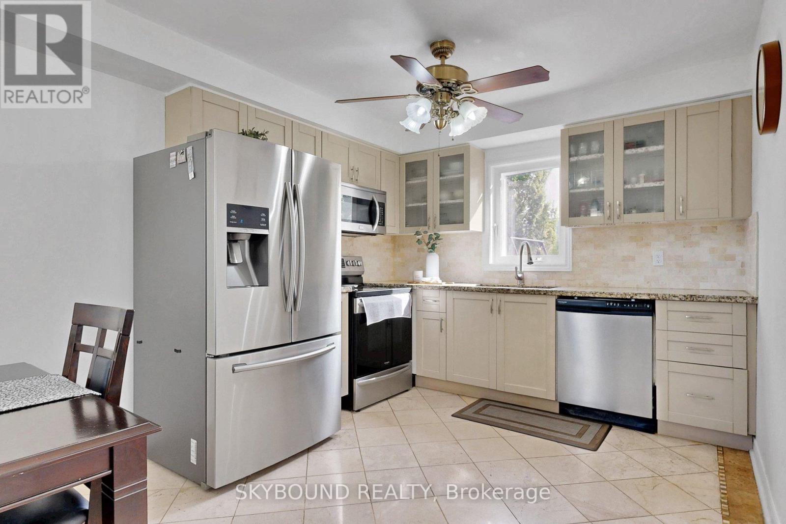 21 VIVIANS CRESCENT - 12