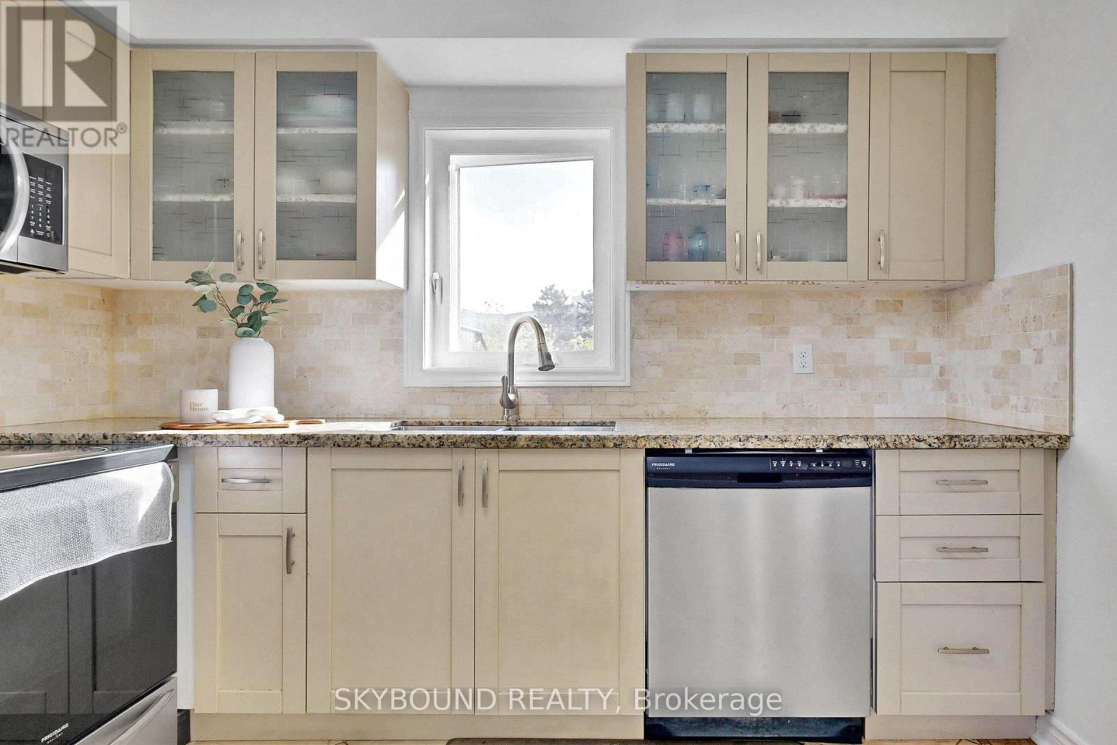 21 VIVIANS CRESCENT - 13