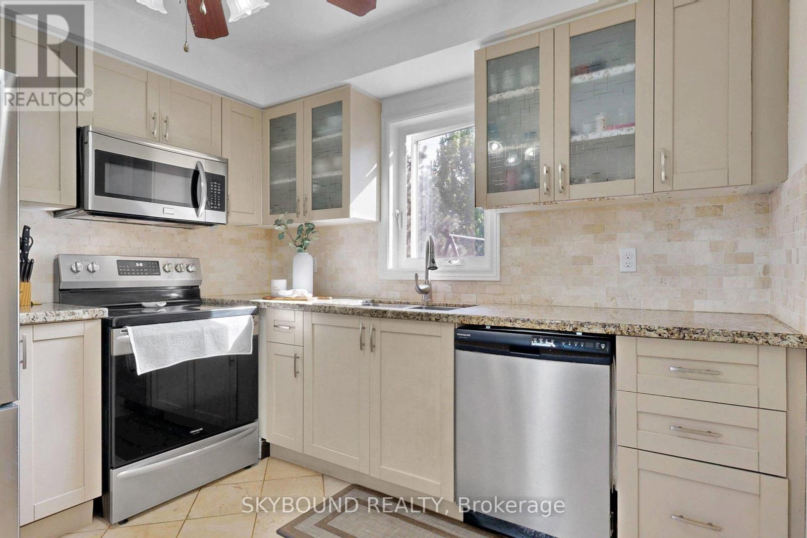 21 VIVIANS CRESCENT - 15