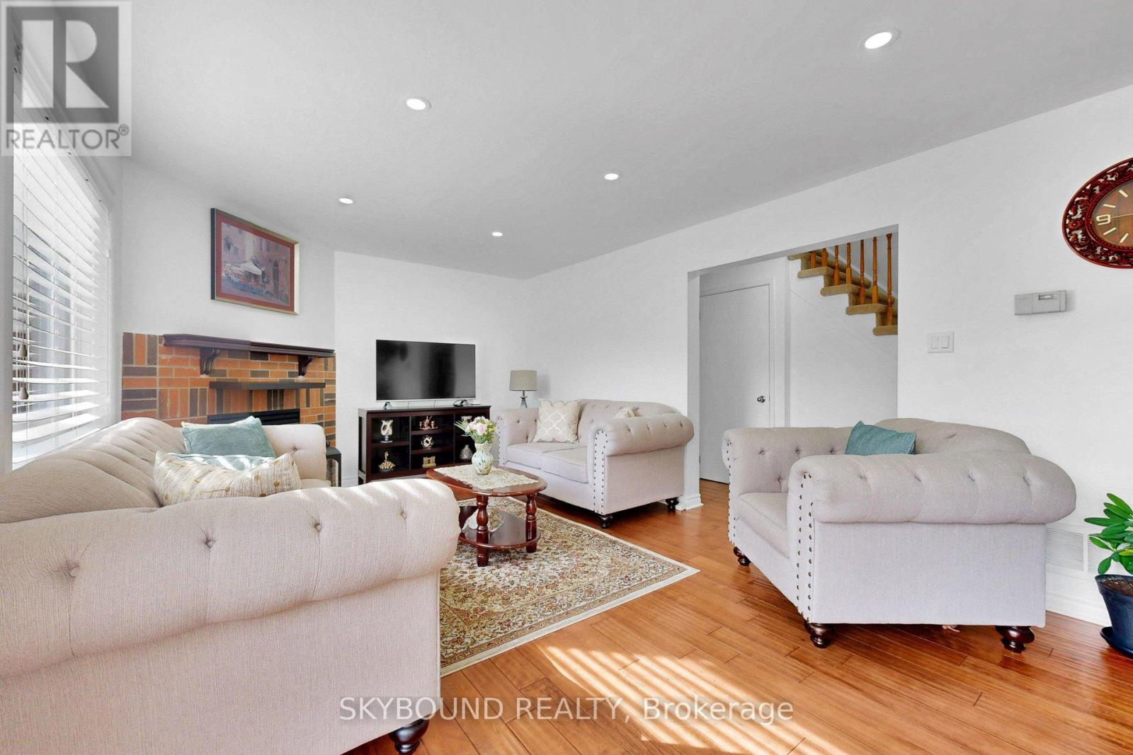 21 VIVIANS CRESCENT - 19