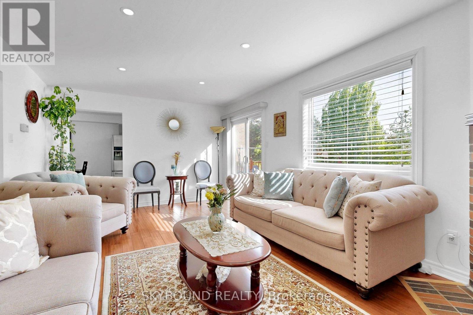21 VIVIANS CRESCENT - 21
