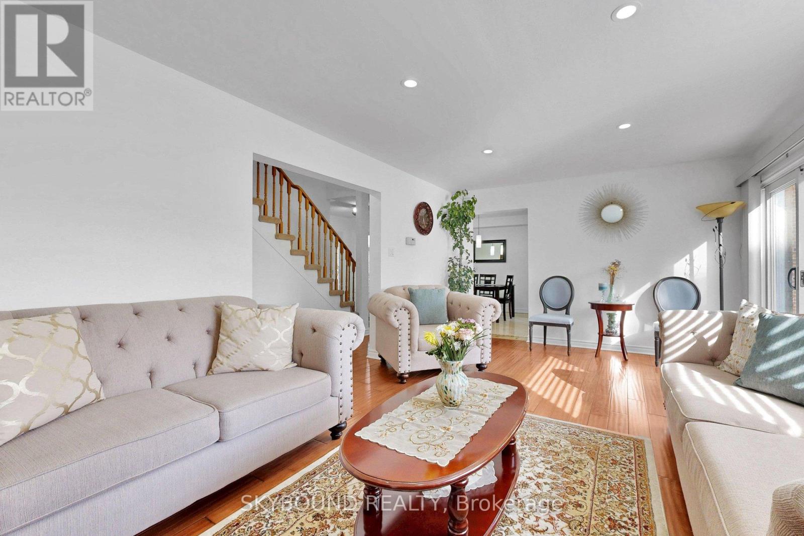 21 VIVIANS CRESCENT - 22
