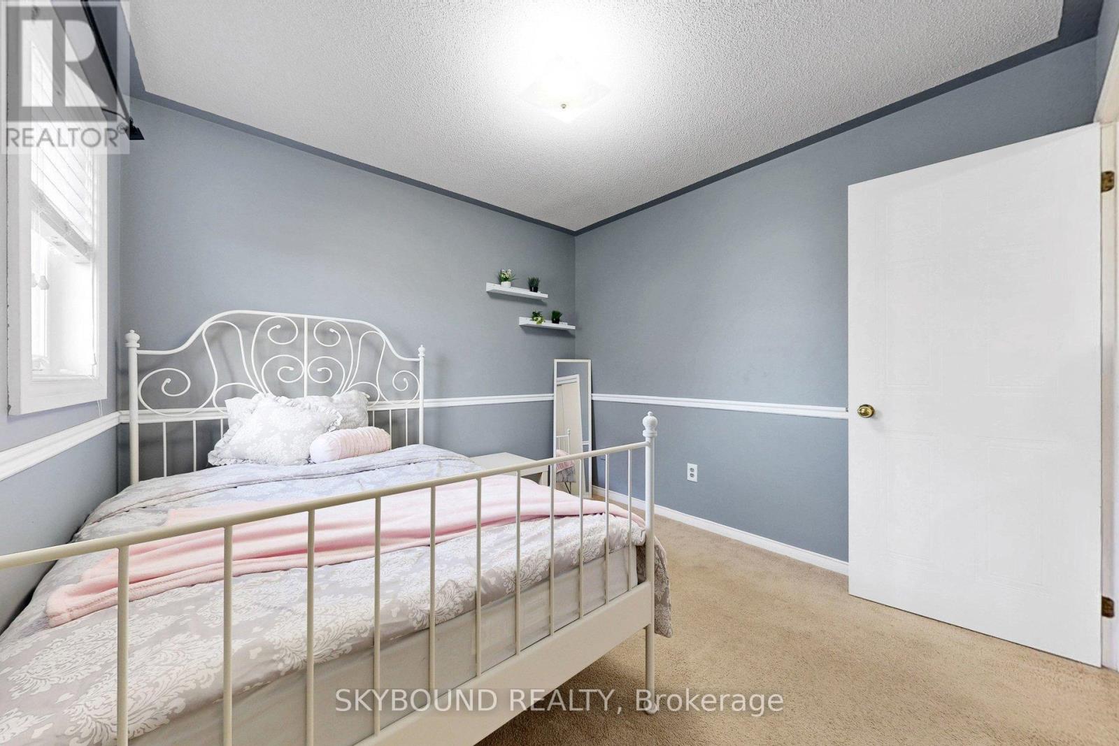 21 VIVIANS CRESCENT - 27