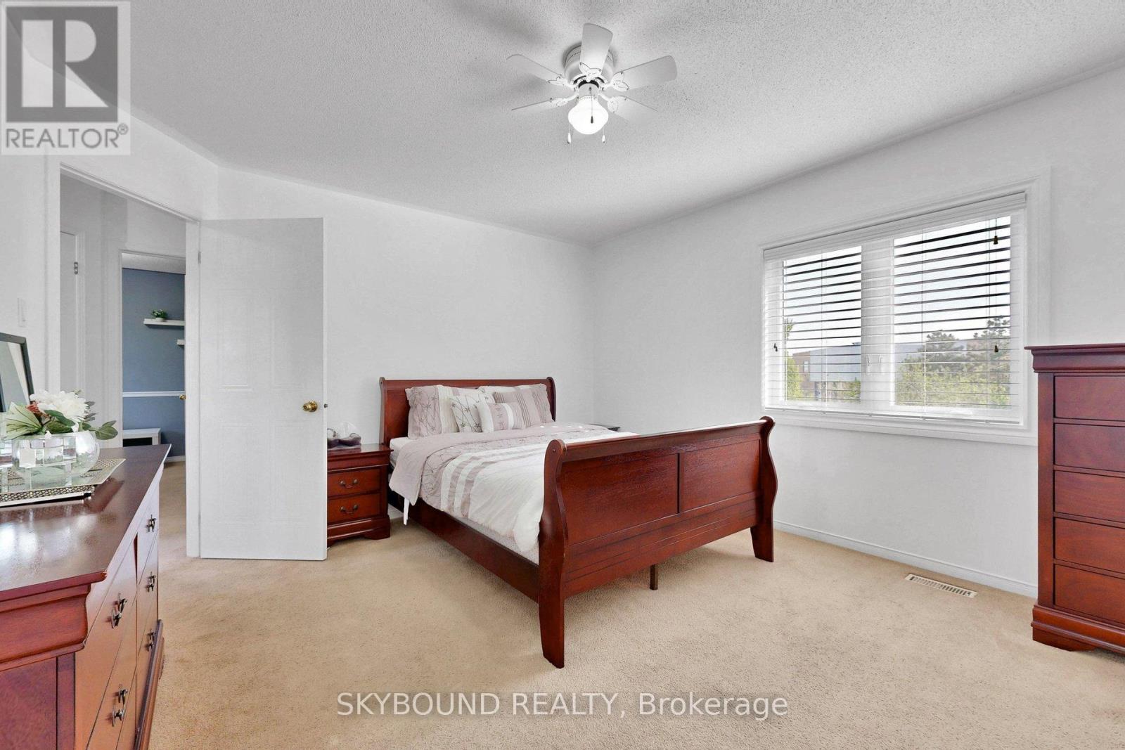21 VIVIANS CRESCENT - 32