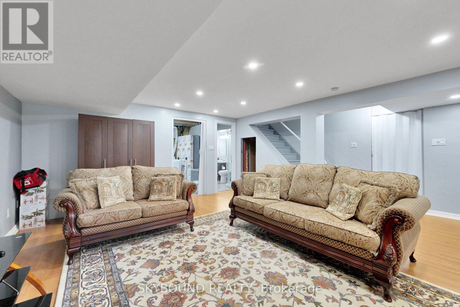 21 VIVIANS CRESCENT - 38