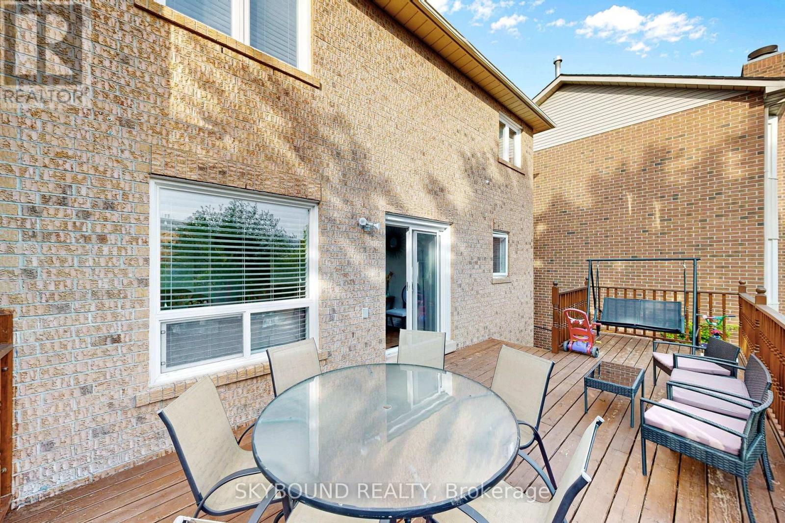 21 VIVIANS CRESCENT - 46