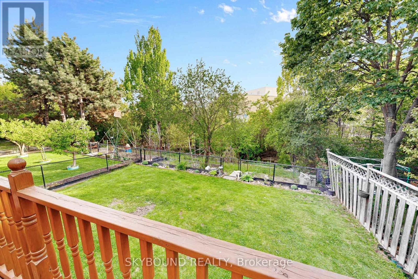 21 VIVIANS CRESCENT - 48