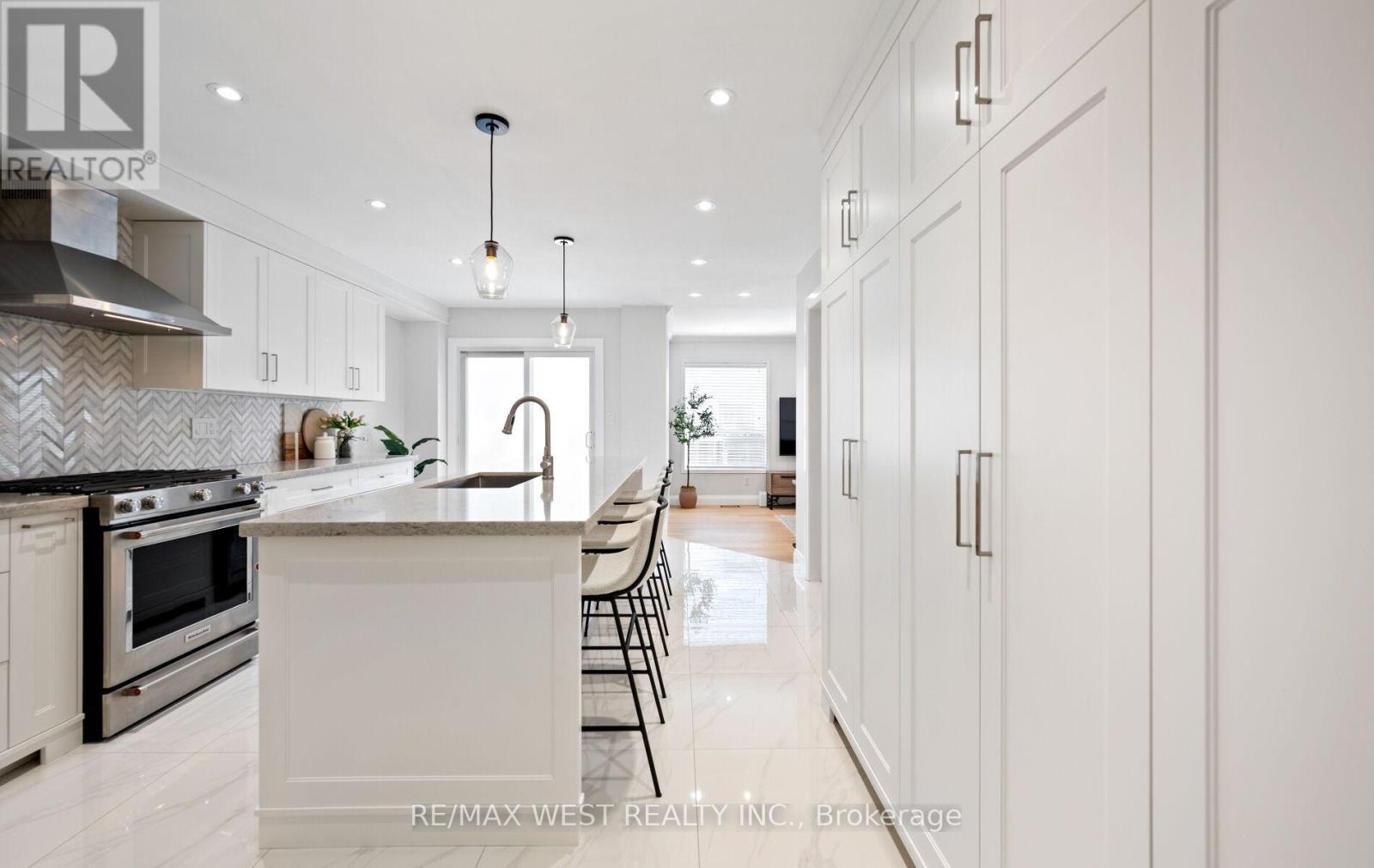 11 BEEHIVE DRIVE - Image 18
