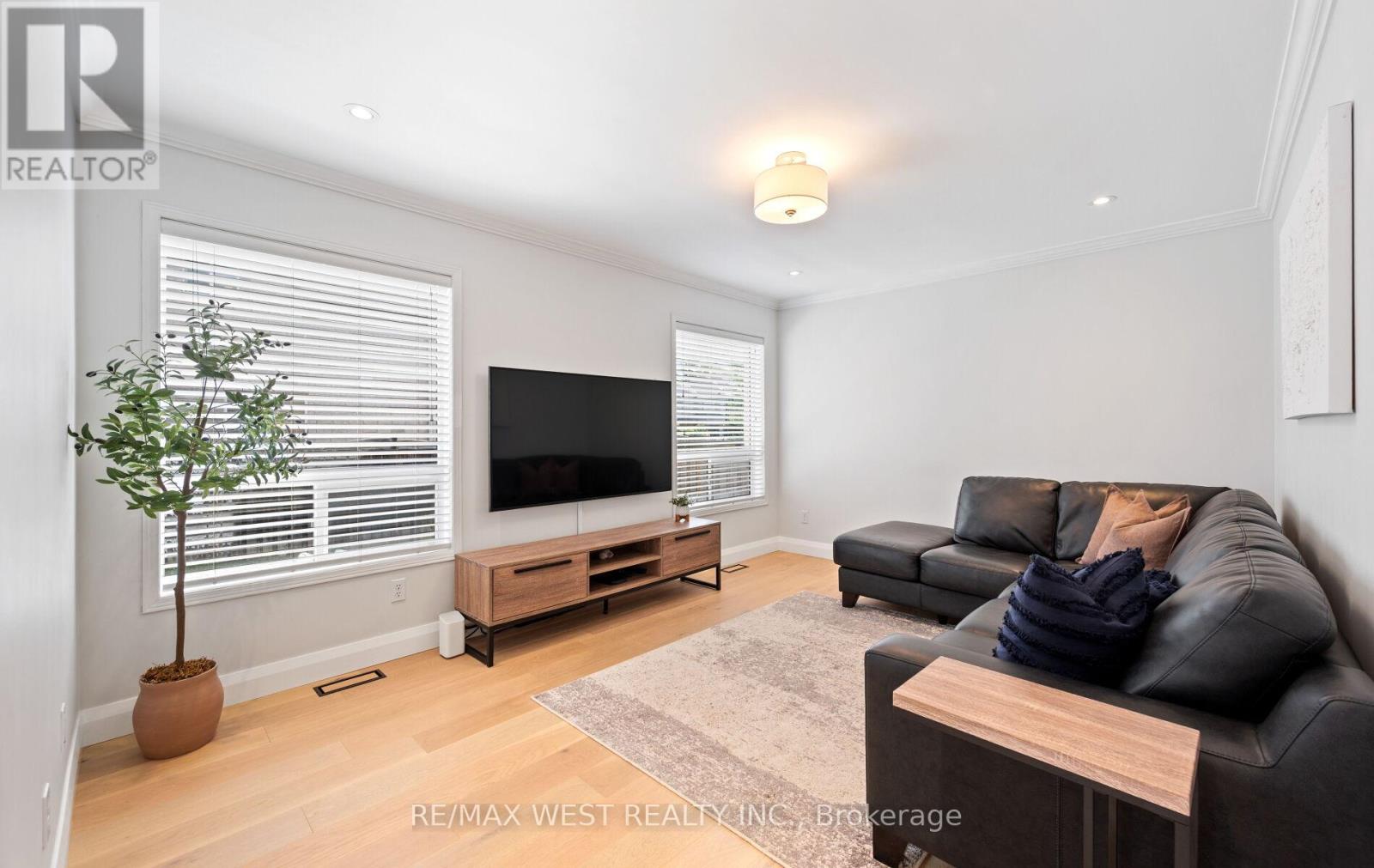 11 BEEHIVE DRIVE - Image 19