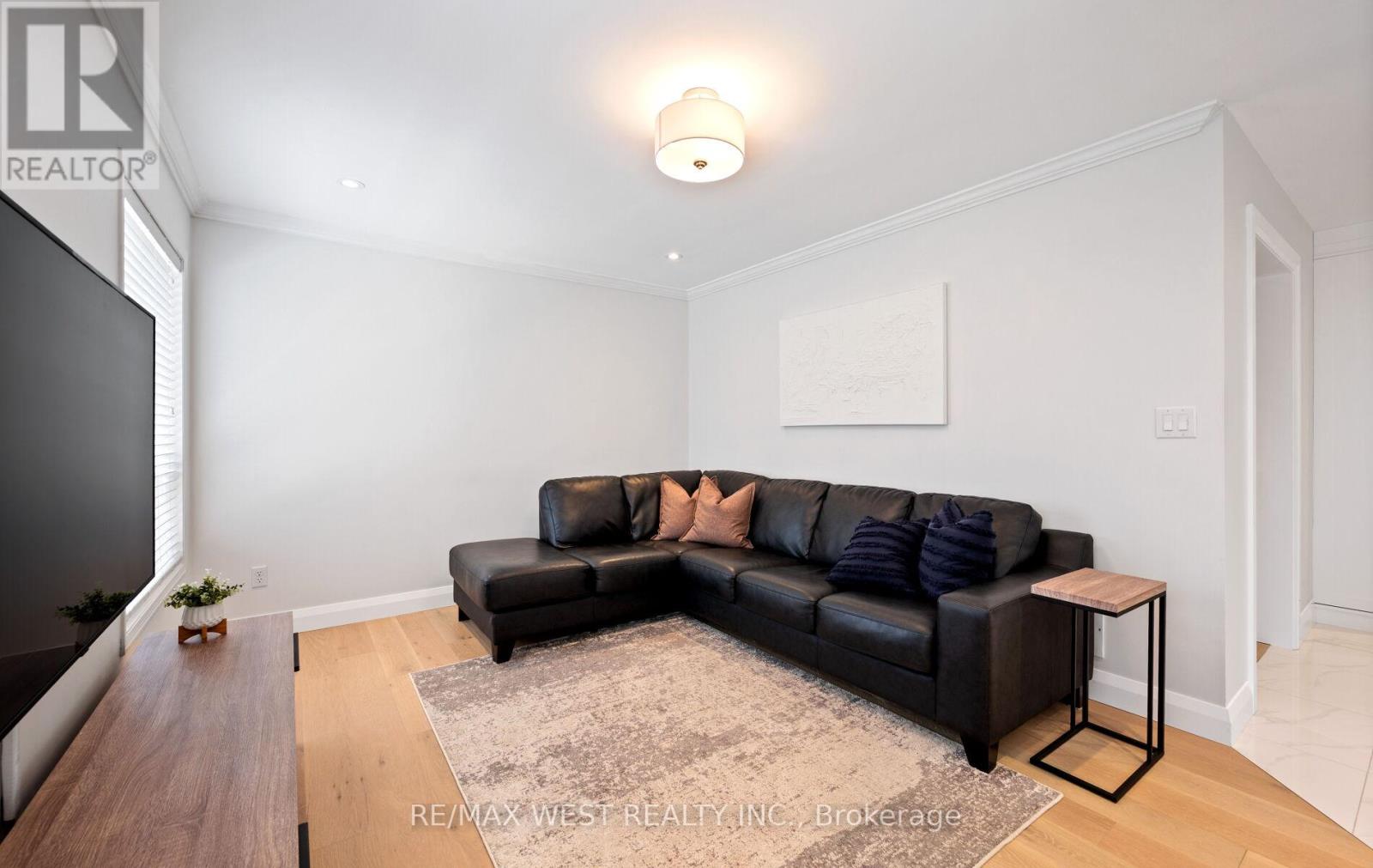 11 BEEHIVE DRIVE - Image 20