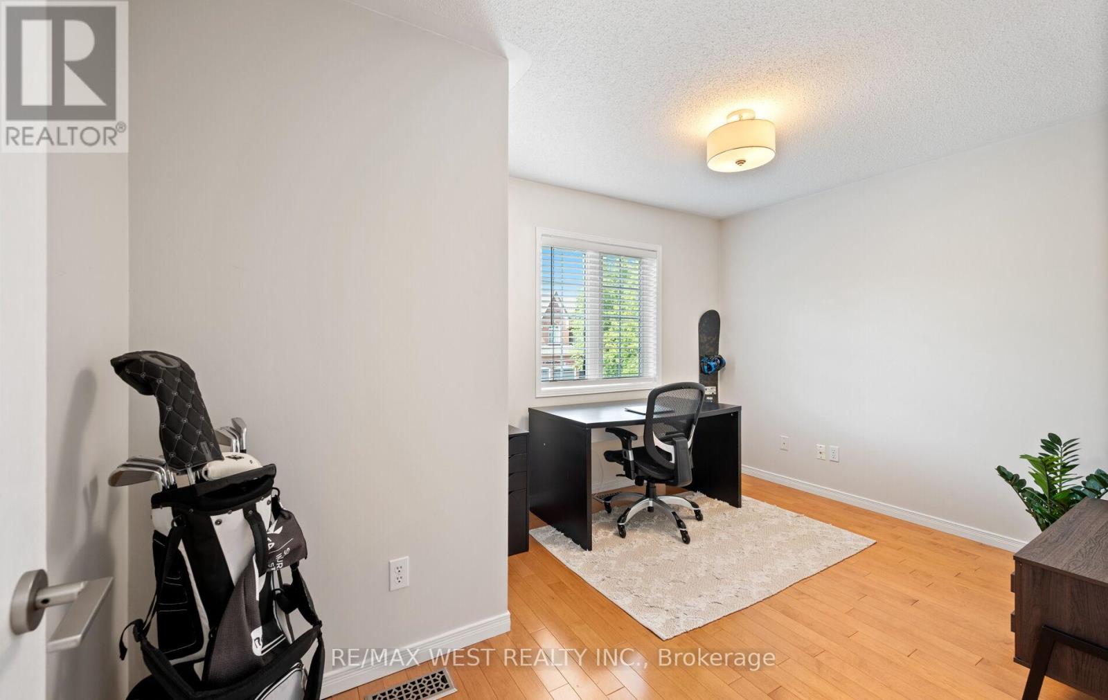 11 BEEHIVE DRIVE - Image 31