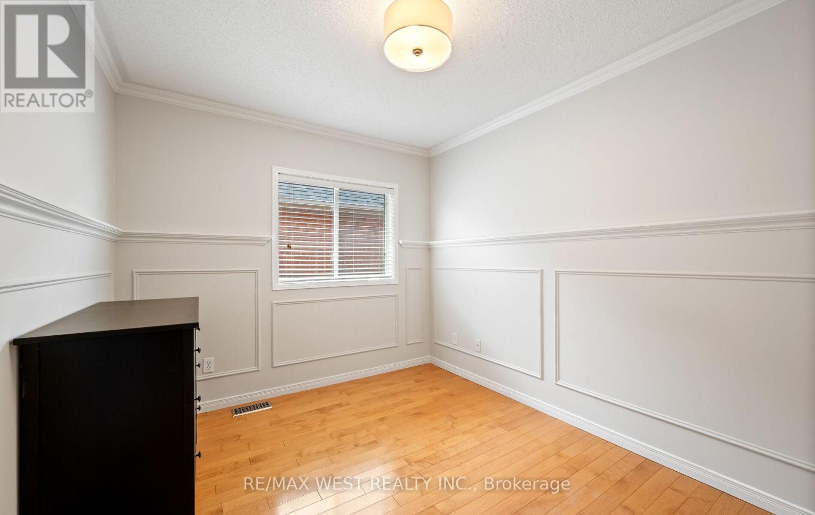 11 BEEHIVE DRIVE - Image 34