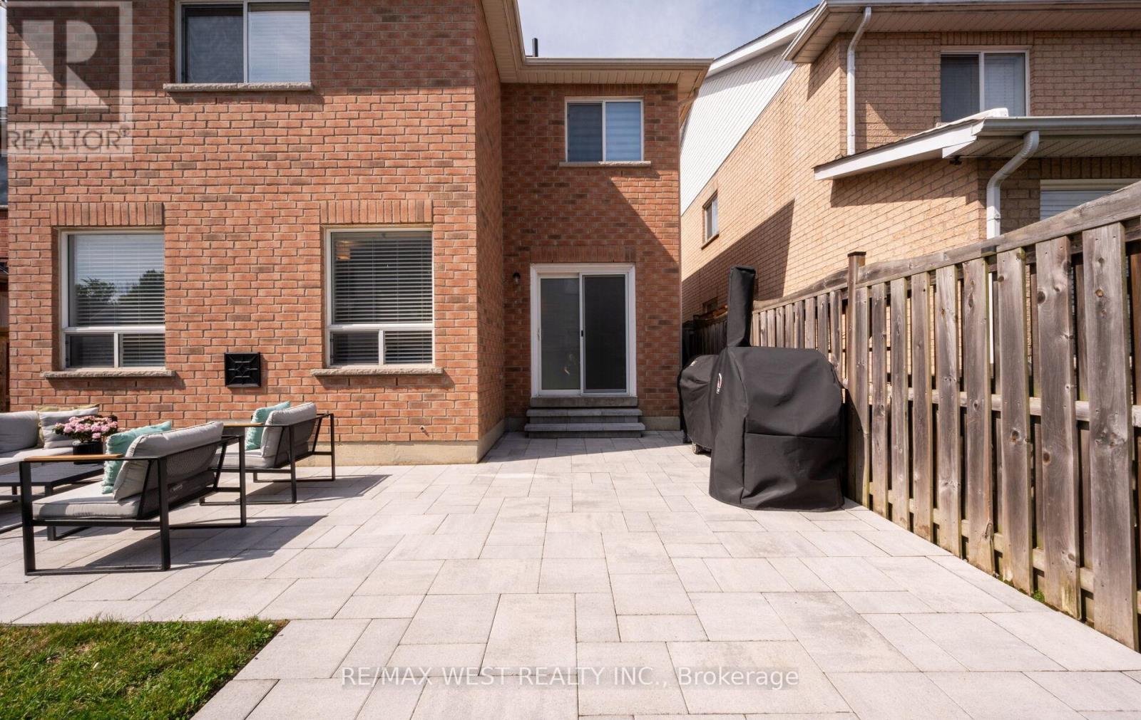 11 BEEHIVE DRIVE - Image 37