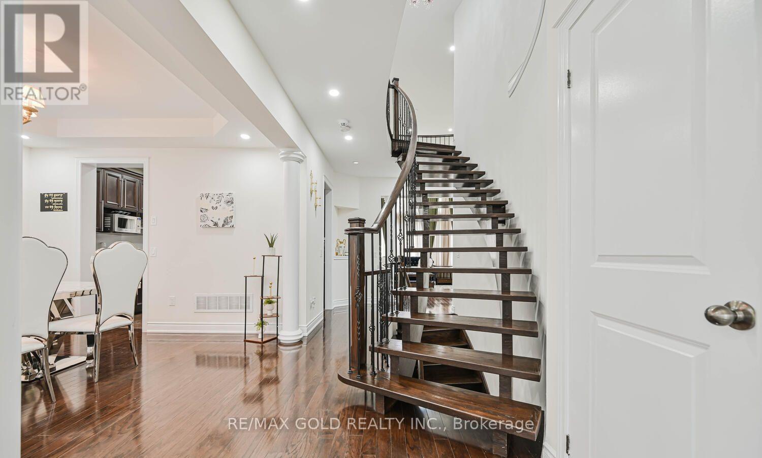37 SCOTCHMERE CRESCENT - 21